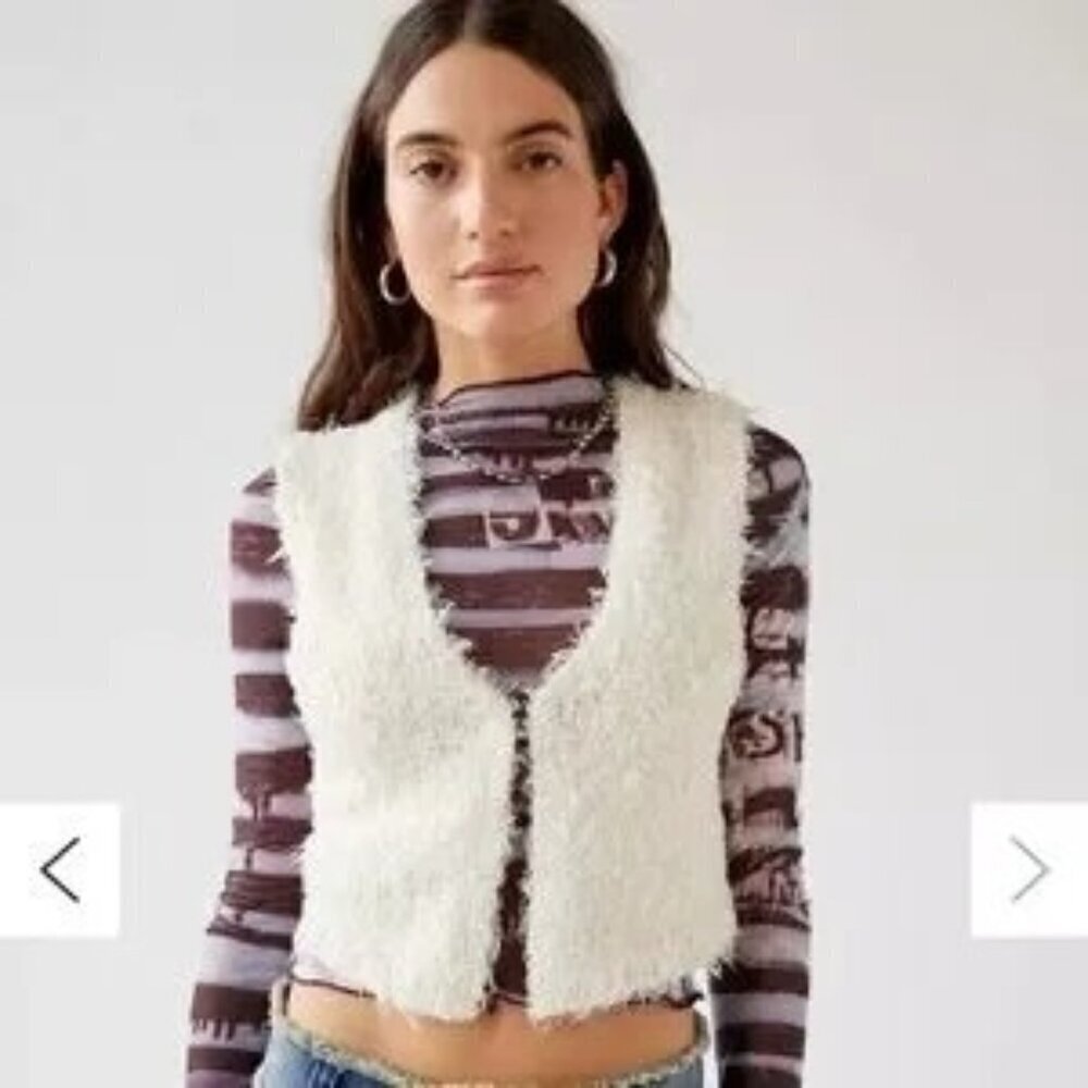 Urban Outfitter betty cream fuzzy vest size M